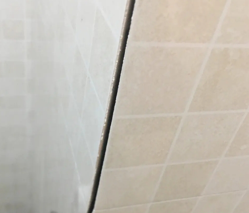 大邑瓷砖空鼓维修公司分享阳台瓷砖脱落的修复过程可以分为以下几个步骤