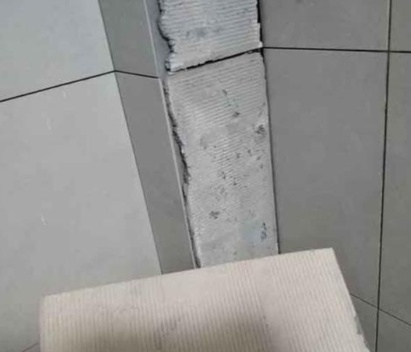 大邑瓷砖空鼓维修公司分享下厨房瓷砖脱落的补救措施。